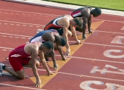 开云下载-德甲争冠战之夜，伦纳德高光表现，当篮球巨星穿越绿茵场