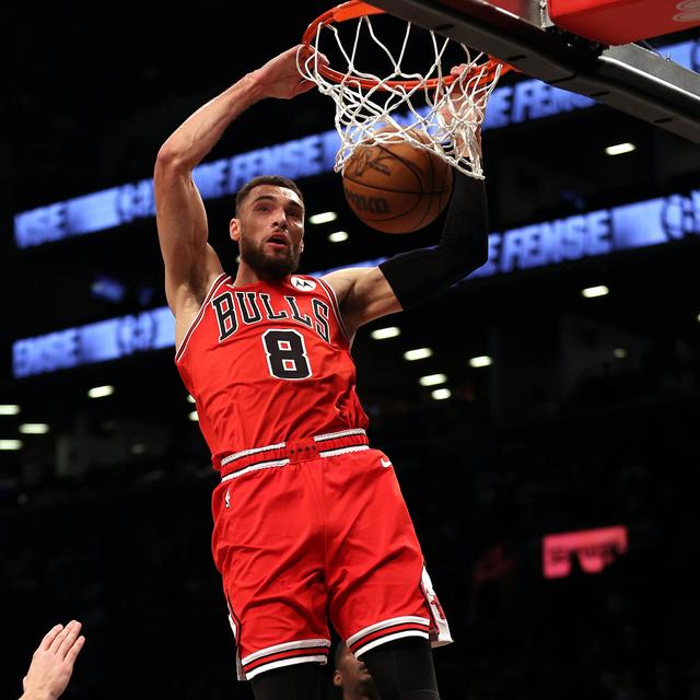 关于青岛队鏖战马刺，拉文状态火热的信息