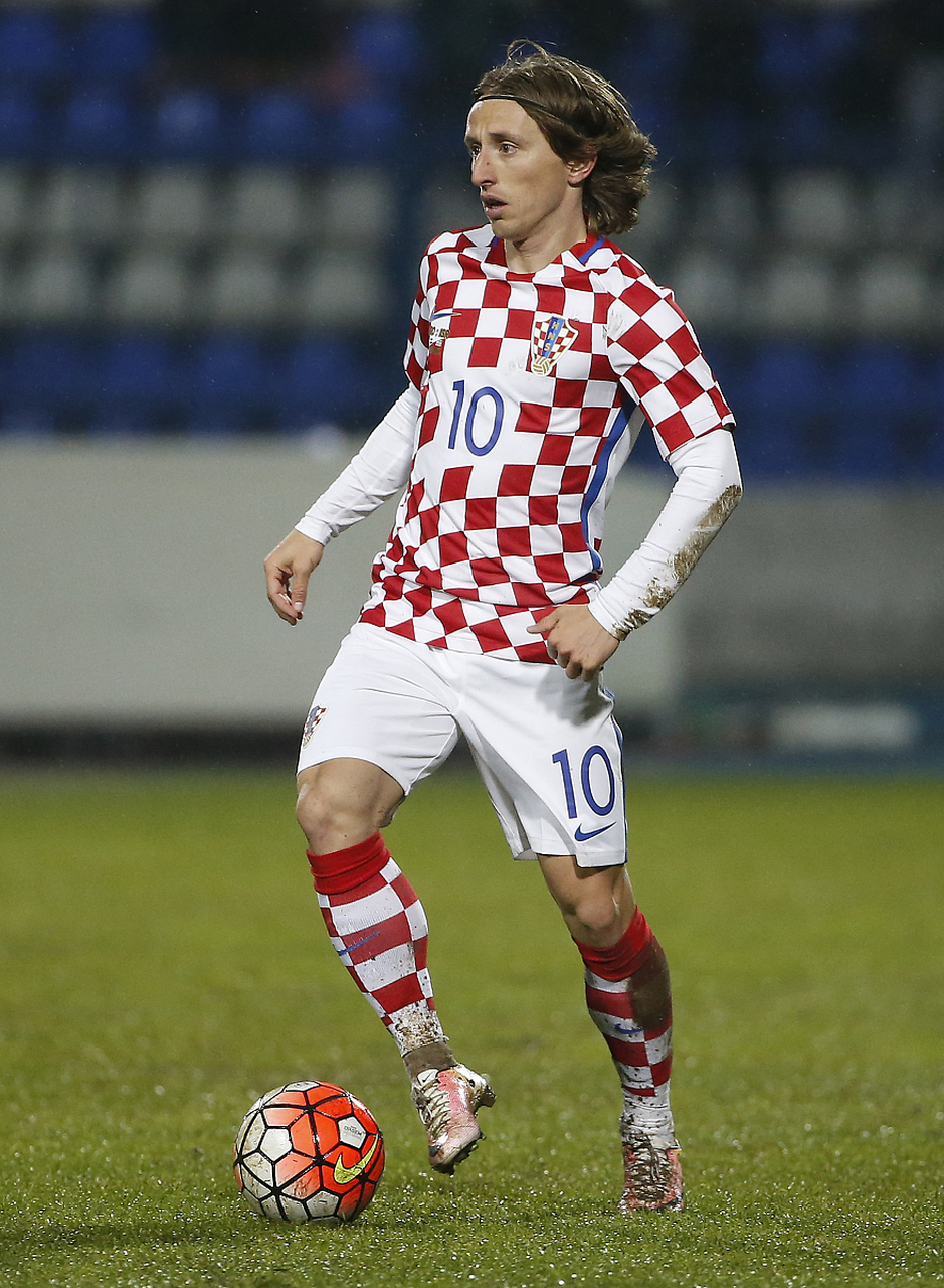 包含韩国完胜奥地利，莫德里奇惊艳四座的词条