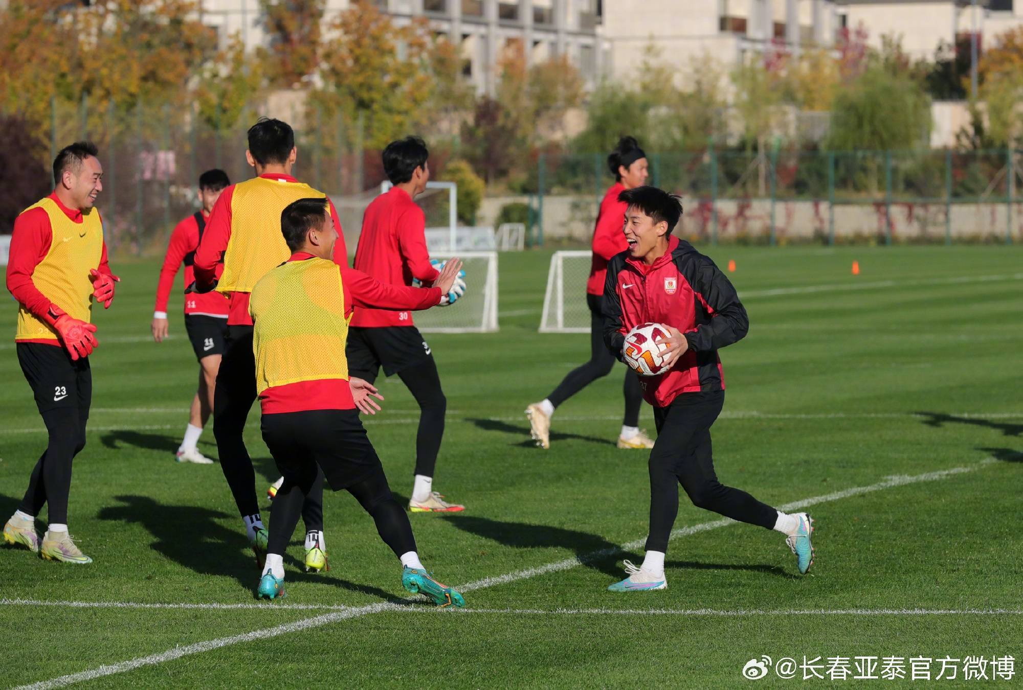 包含长春亚泰迎战强敌，备战战术谨慎布置的词条