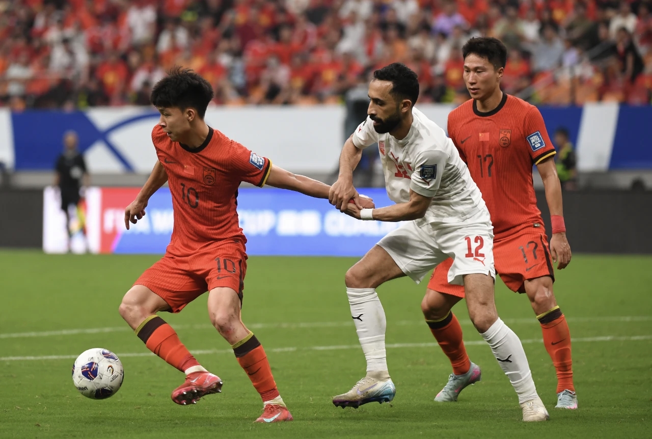 足球联赛激烈角逐：胜者为王豪取三分杀出重围的简单介绍