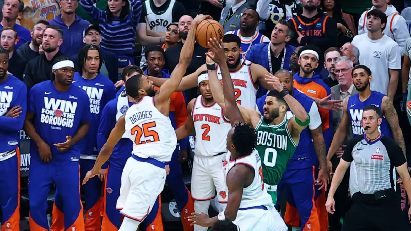 关于凯尔特人击败活塞，沃克数据抢眼的信息