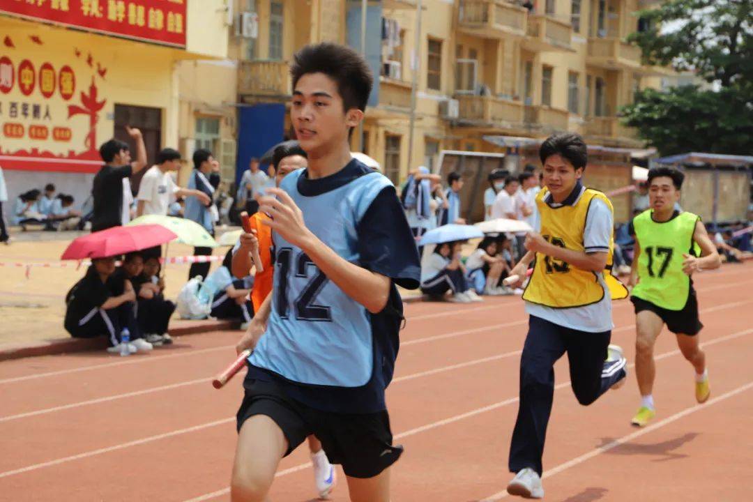 运动员们在赛场上汇聚精彩表现