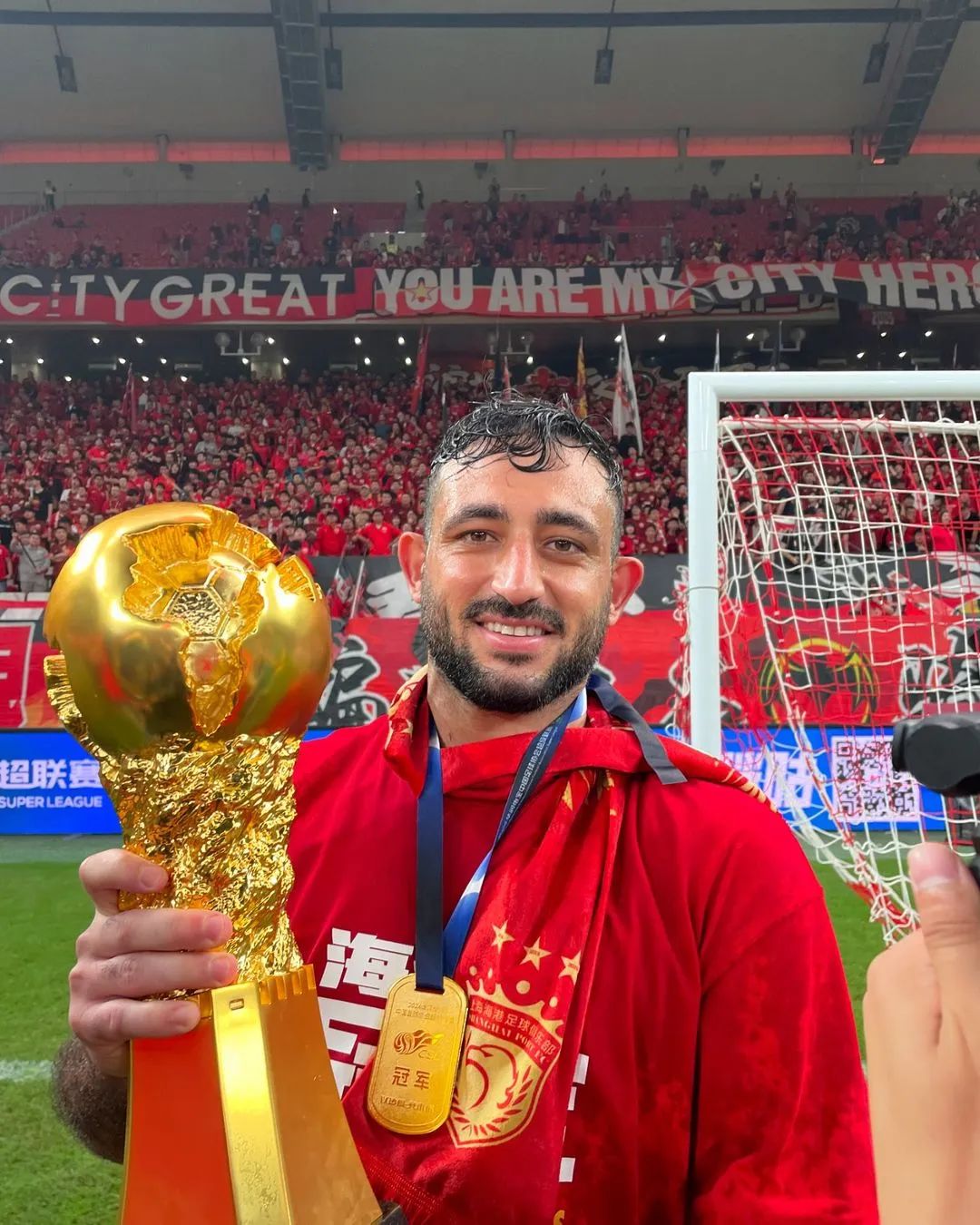 上海队在比赛中取得重要的胜利 上海队在比赛中取得重要的胜利