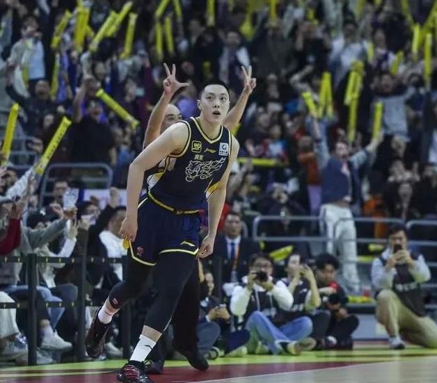 上海队在比赛中取得重要的胜利 上海队在比赛中取得重要的胜利