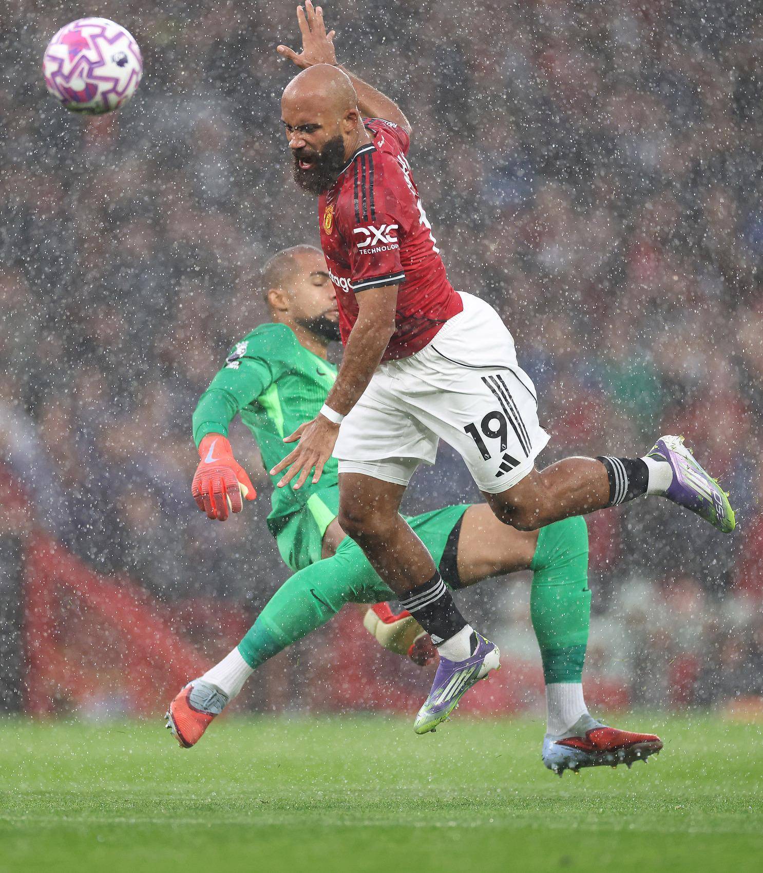 包含曼联主场逼平拜仁慕尼黑，出线形势稍显不明的词条