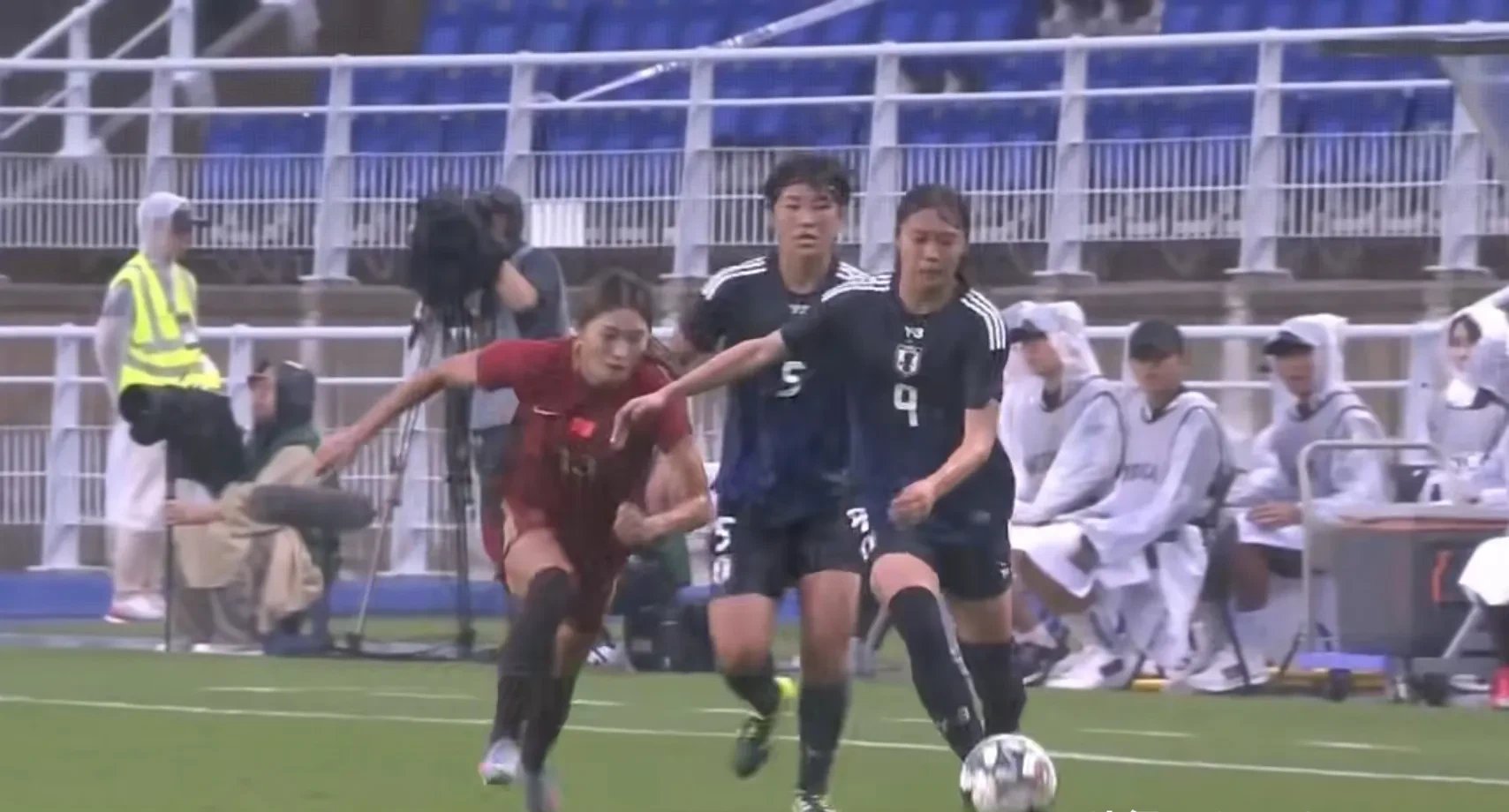 亚洲女足比赛中，中国队表现亮眼