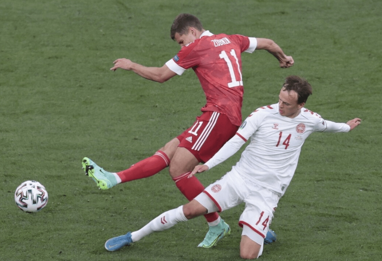 丹麦队碾压德国队，黄鸭组合点燃赛场