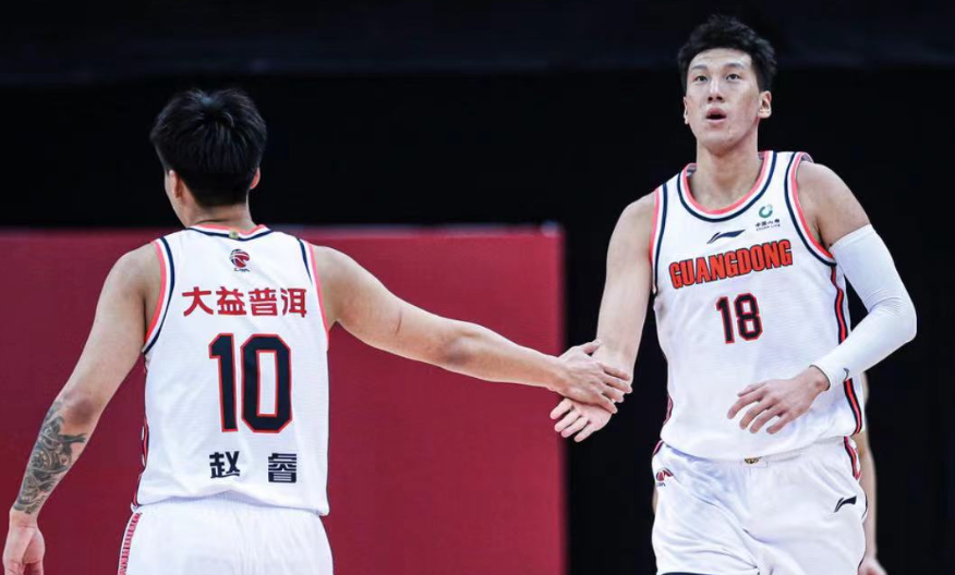 日本强势意大利，范佩西一己之力扛起全队的简单介绍