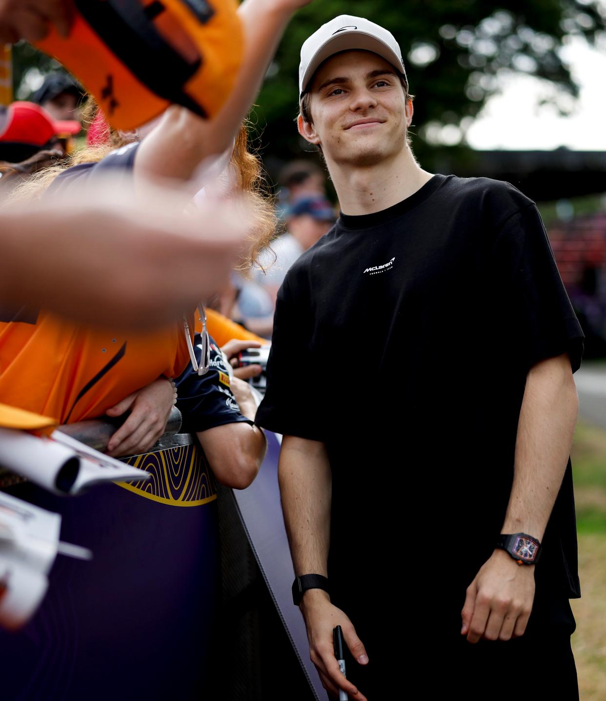 关于梅赛德斯碾压红牛二队，汉密尔顿统治全场的信息