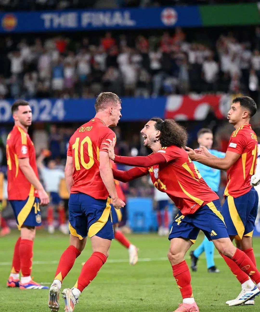 包含西班牙鏖战德国，苏亚雷斯统治全场的词条