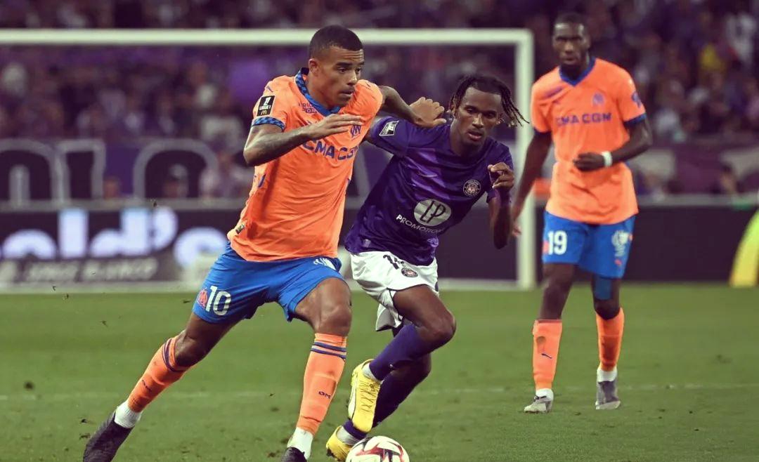 包含巴黎圣日耳曼豪取三分，领跑法甲联赛的词条