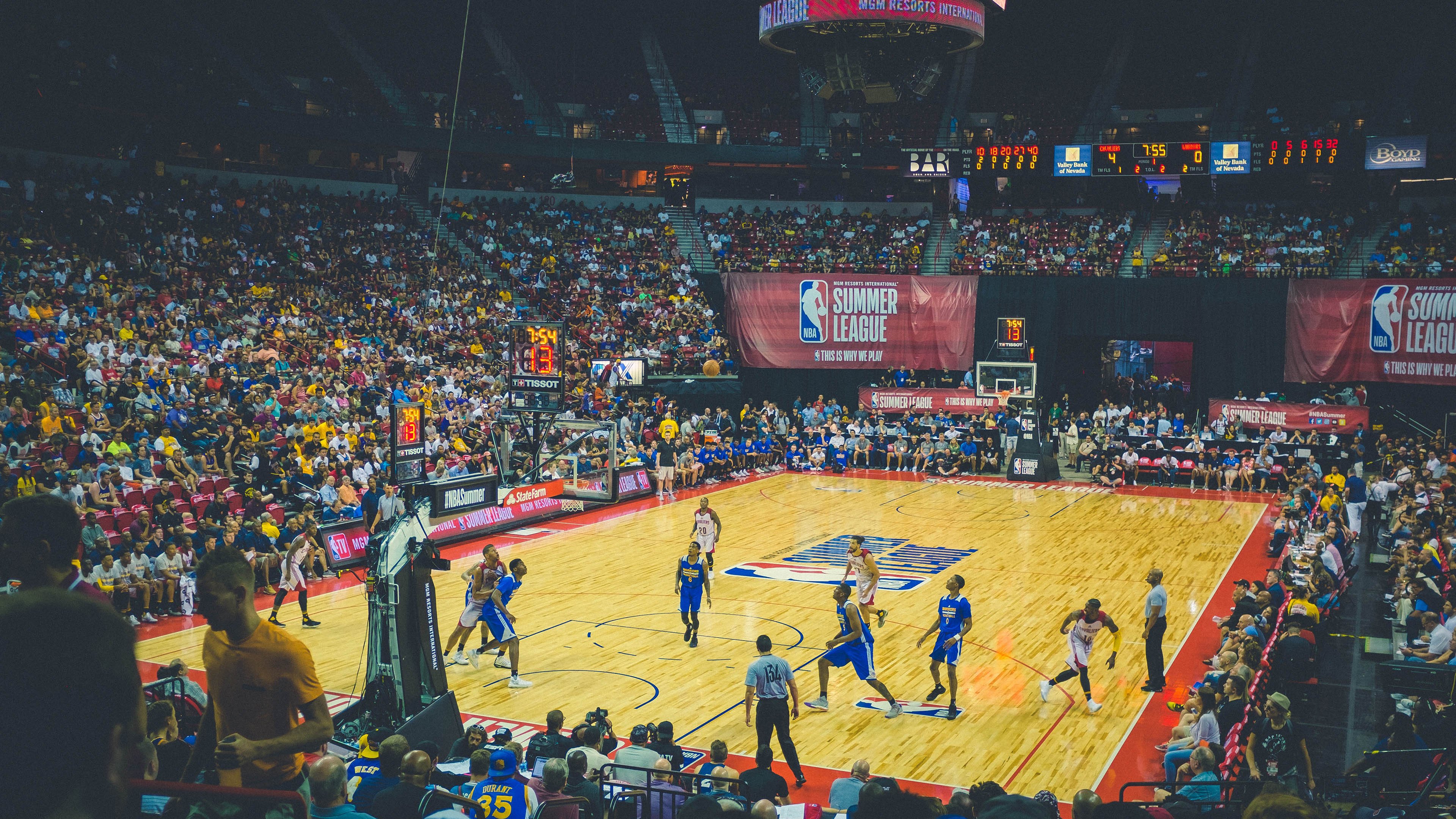 街道狂飙，公牛铁蹄踏碎老鹰，F1焦点战见证王权更迭